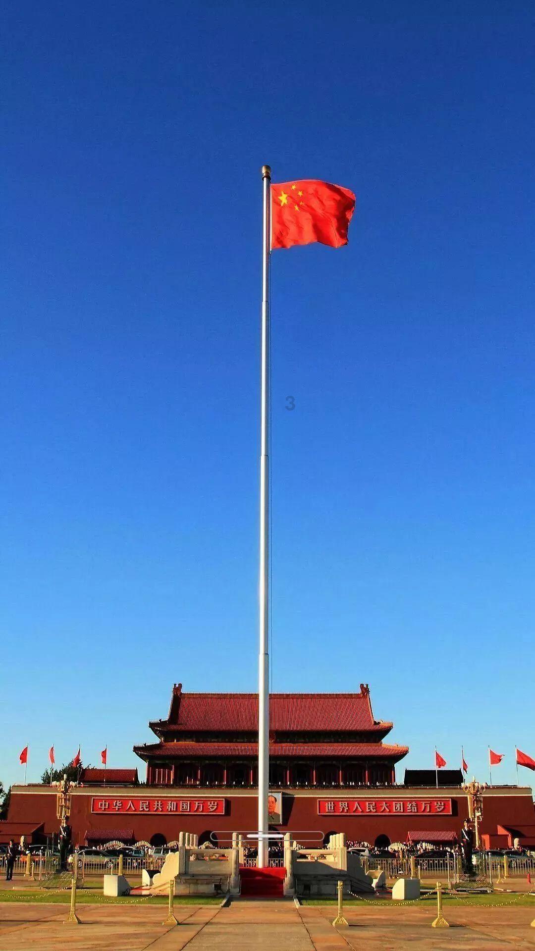 阿婆雪天骑车途中迷路,民警让警车送阿婆回家